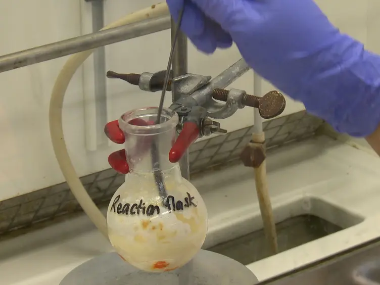 Highly Stereoselective Synthesis of 1,6-Ketoesters Mediated by Ionic Liquids: A Three-component Reaction Enabling Rapid Access to a New Class of Low Molecular Weight Gelators