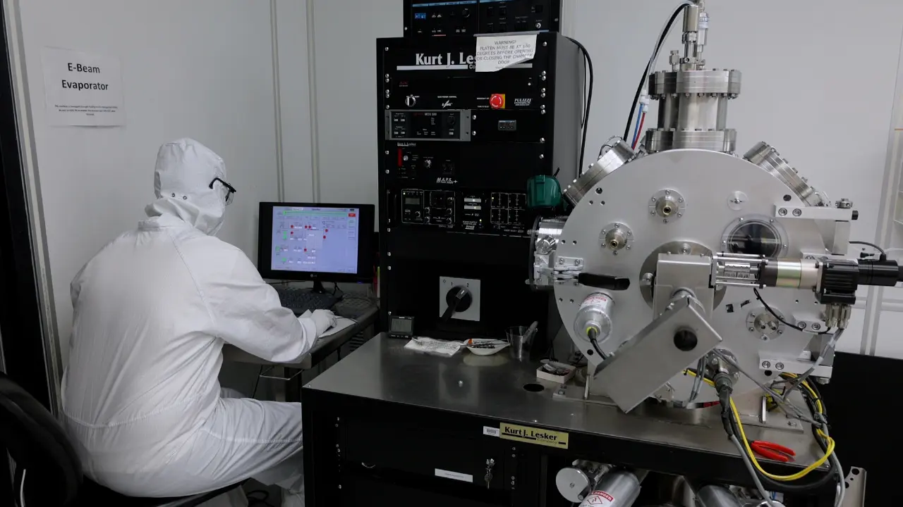Tracking Electrochemistry on Single Nanoparticles with Surface-Enhanced Raman Scattering Spectroscopy and Microscopy