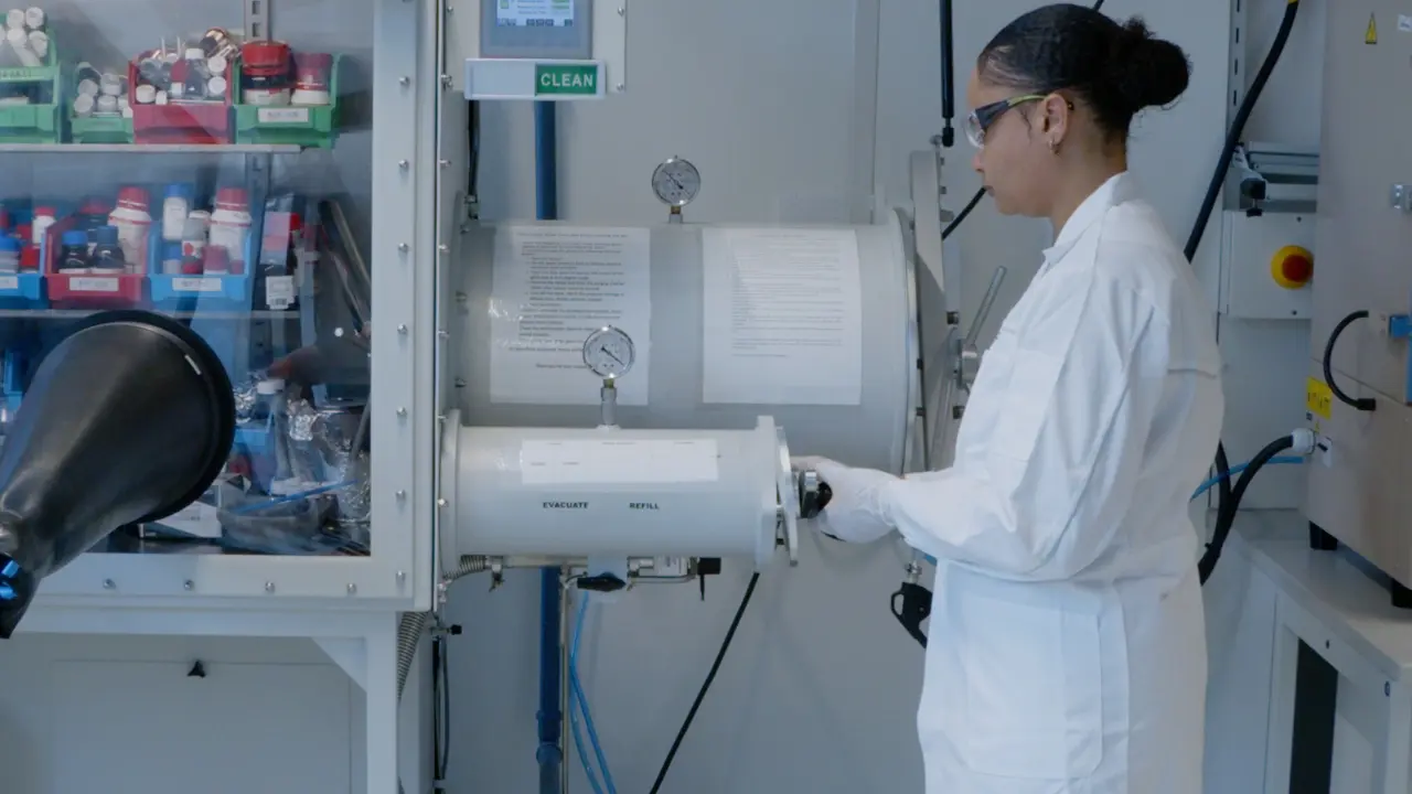 Solution&#45;Processed, Surface&#45;Engineered, Polycrystalline CdSe&#45;SnSe Exhibiting Low Thermal Conductivity